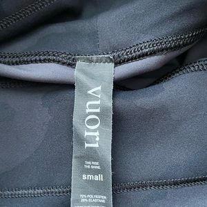 Vuori daily leggings. Camo print. Size S.